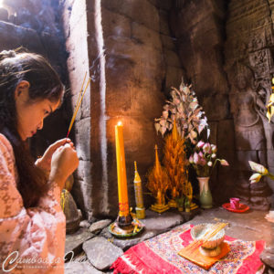 Angkor photography tour worshiping the gods